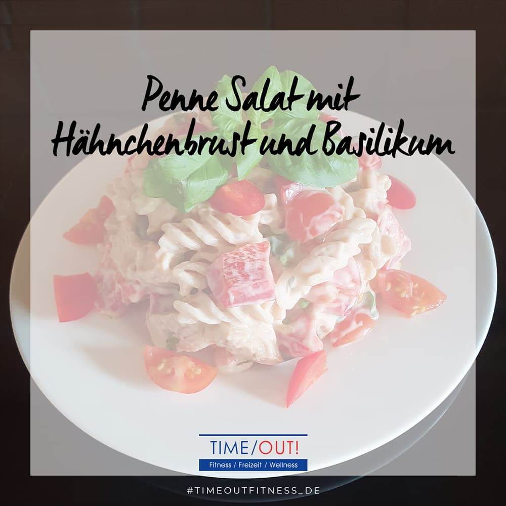 Penne Salat mit Hähnchenbrust und Basilikum