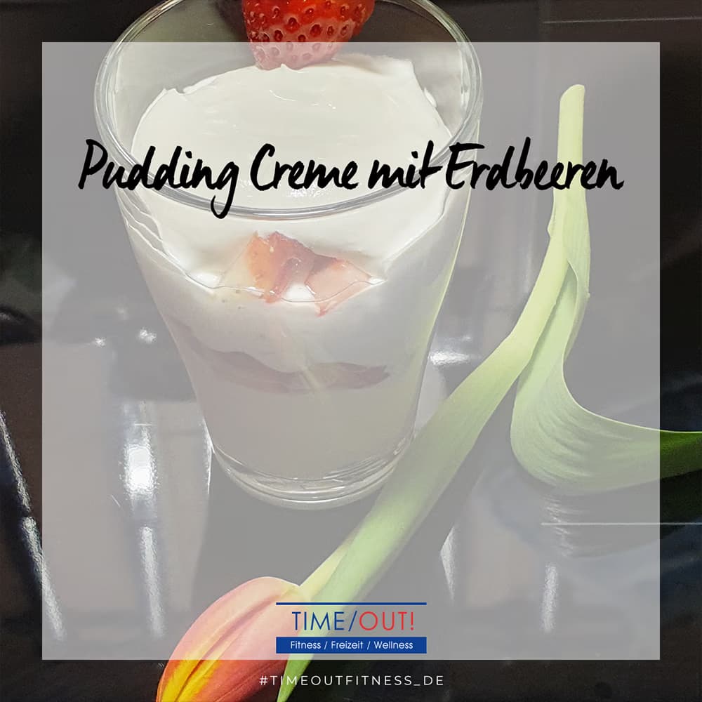Pudding Creme mit frischen Erdbeeren